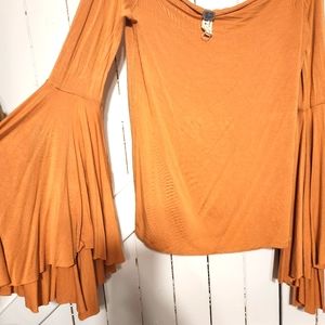Long sleeve, fun wide 70s style FreePeople shirt